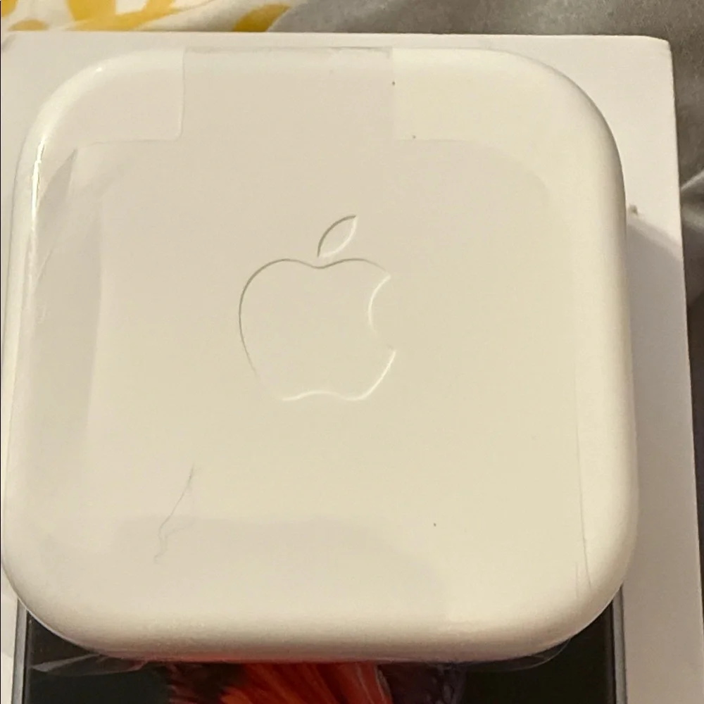 Apple iPhone 6s White Earbuds
